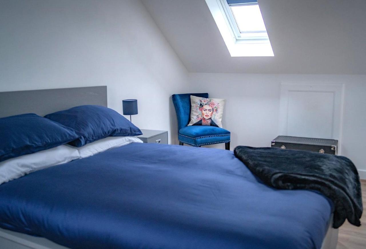 The Red House Modern Stylish Home From Home Walking Distance To Cardiff Bay And City Centre With Parking Bagian luar foto